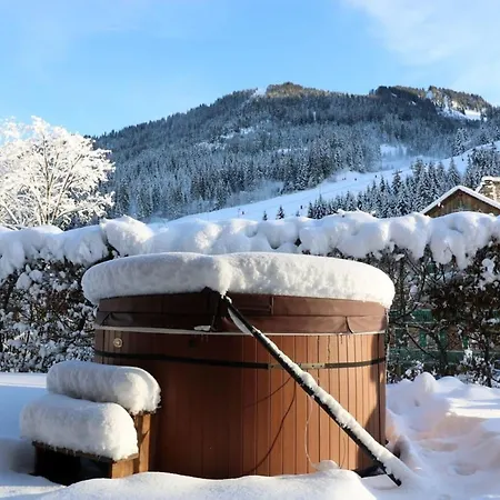 Spacieux A Pour 14 Personnes Avec Sauna - Fr-1-676-226 *