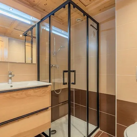 Spacieux A Pour 14 Personnes Avec Sauna - Fr-1-676-226 *