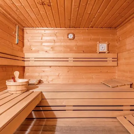 Spacieux à Pour 14 Personnes Avec Sauna - Fr-1-676-226 Chalet