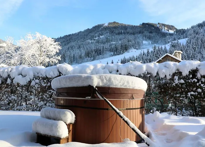Spacieux à Pour 14 Personnes Avec Balcon Et Sauna - Fr-1-676-226 *