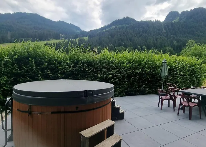 Spacieux à Pour 14 Personnes Avec Balcon Et Sauna - Fr-1-676-226