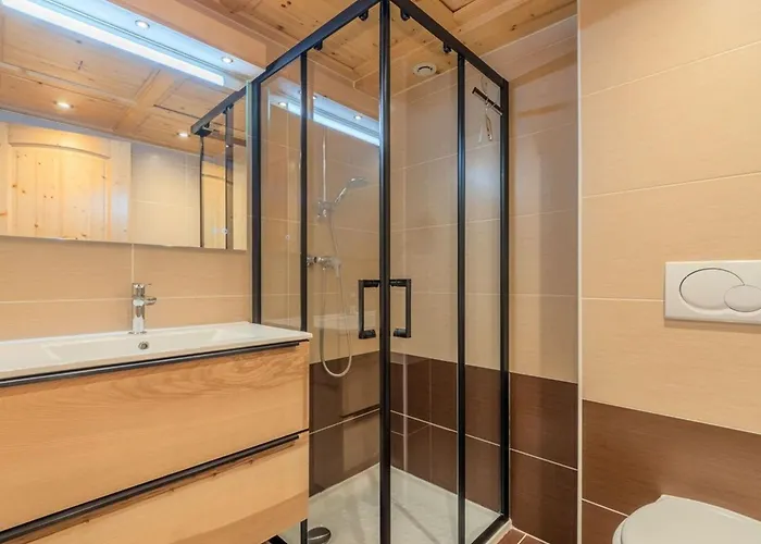 Spacieux A Pour 14 Personnes Avec Sauna - Fr-1-676-226 *